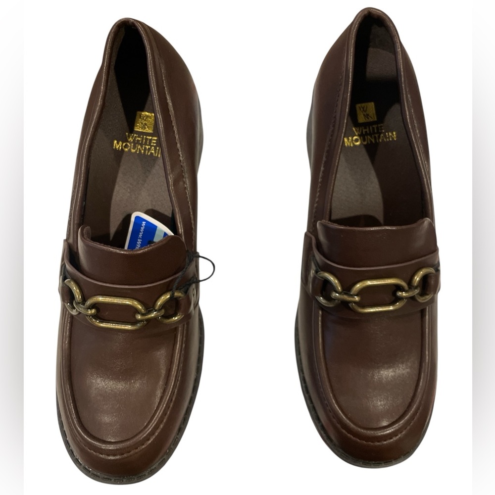 White Mountain Leather Loafers with Gold Accent - Picture 4 of 8